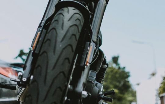 Gomme moto, come cambia la legge - fonte Pexels - giornalemotori.it