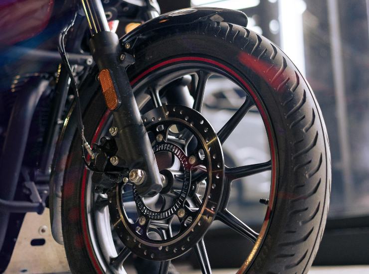 Gomme moto invernali - fonte Pexels - giornalemotori.it