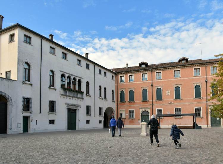 Il blocco auto a Treviso - fonte Pexels - giornalemotori.it