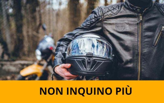 Il casco che non inquina più - fonte stock.adobe - giornalemotori.it