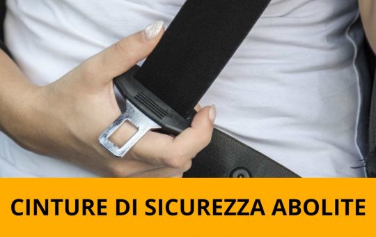 Le cinture di sicurezza sono vietate - fonte depositphotos.com - giornalemotori.it