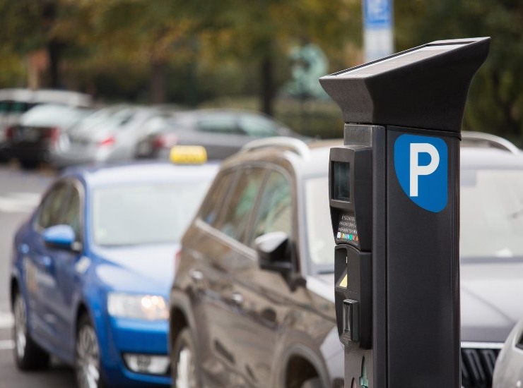 Un parchimetro in strada - fonte Corporate+ - giornalemotori.it