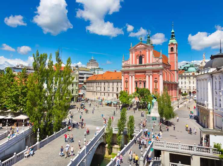 Il centro di Lubiana, capitale della Slovenia - fonte depositphotos.com - giornalemotori.it