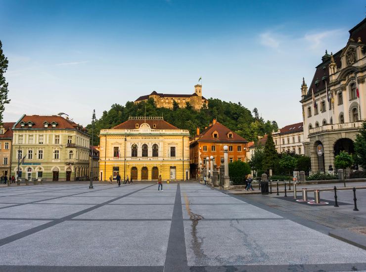 In Slovenia la benzina costa meno - fonte Pexels - giornalemotori.it