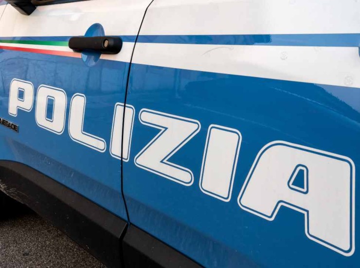 Un'auto della polizia - fonte stock.adobe - giornalemotori.it