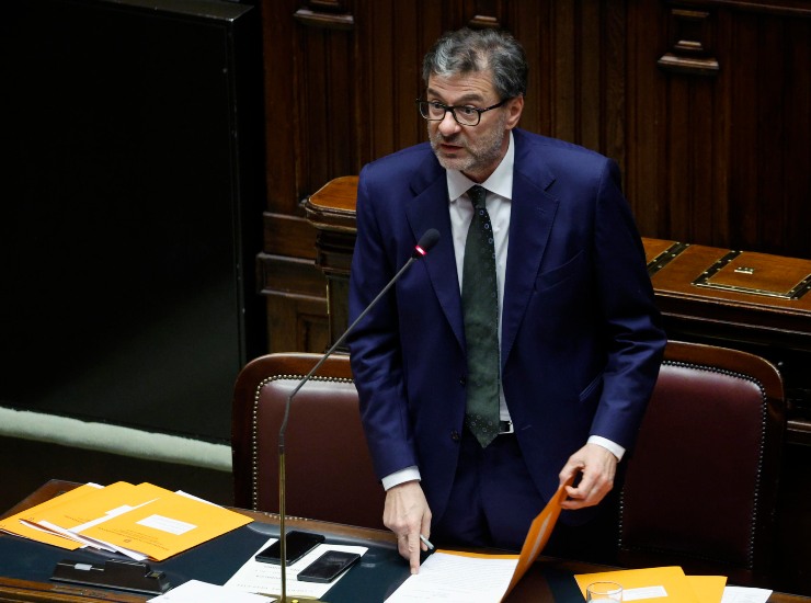 Il ministro dell'economia Giancarlo Giorgetti - fonte Ansa Foto - giornalemotori.it