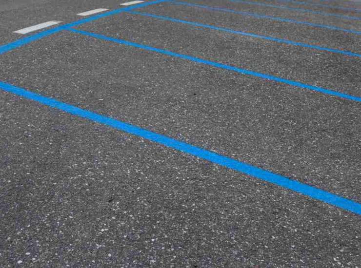 Parcheggi nelle strisce blu - fonte Corporate+ - giornalemotori.it