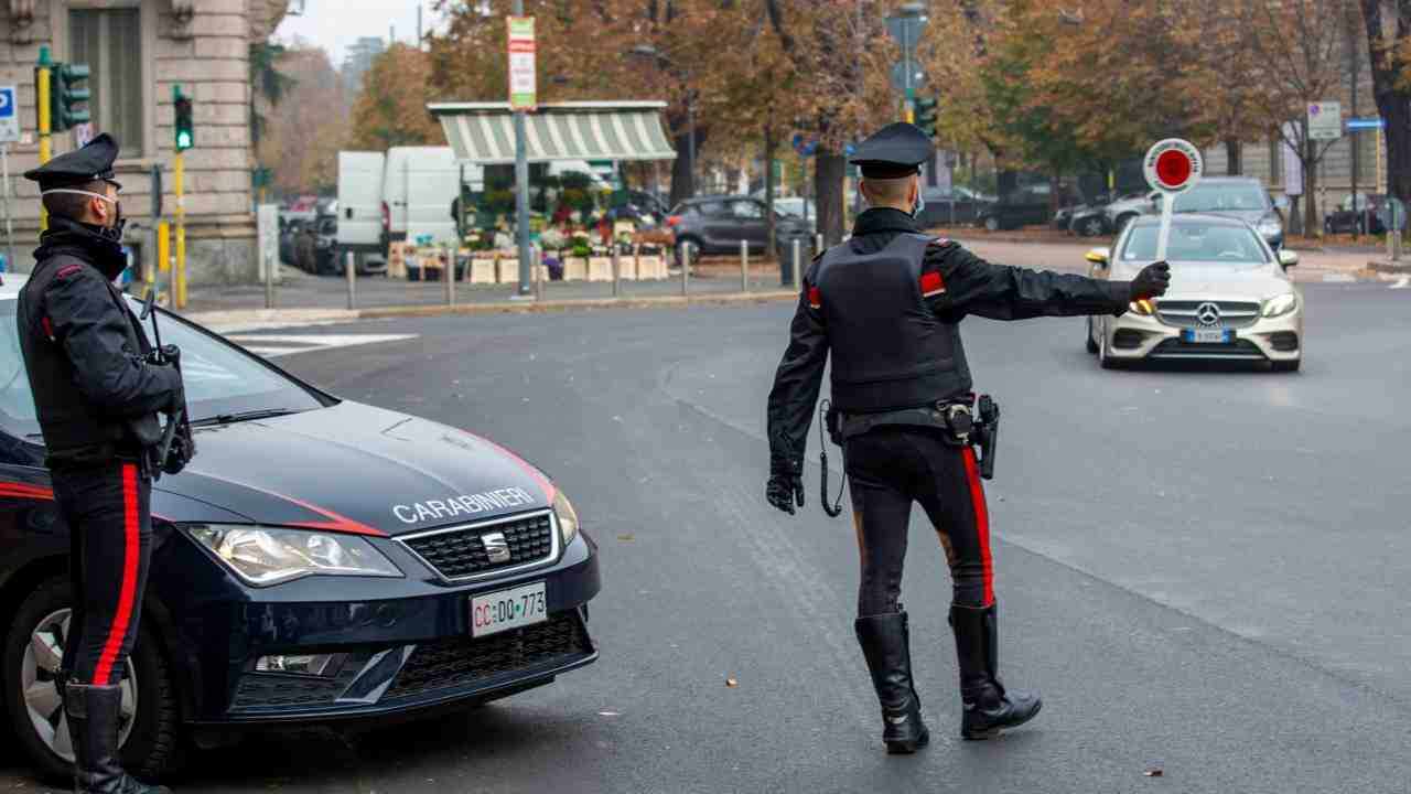 La truffa del finto carabiniere - fonte depositphotos.com - giornalemotori.it