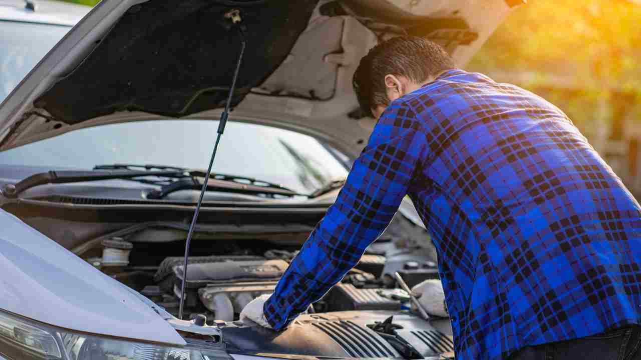 Cosa fare se l'auto accelera a singhiozzi