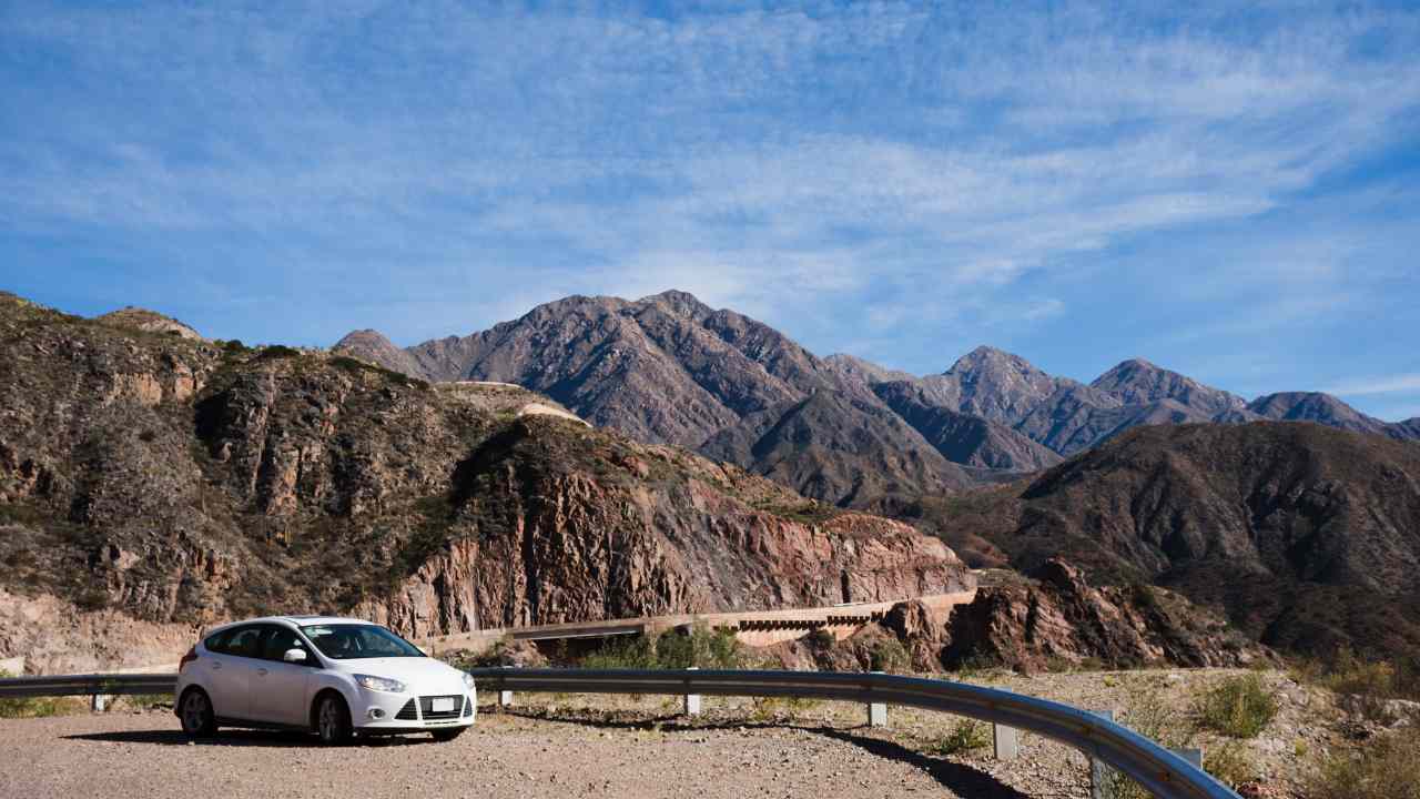 Viaggi auto in montagna, i consigli - fonte Pexels - giornalemotori.it