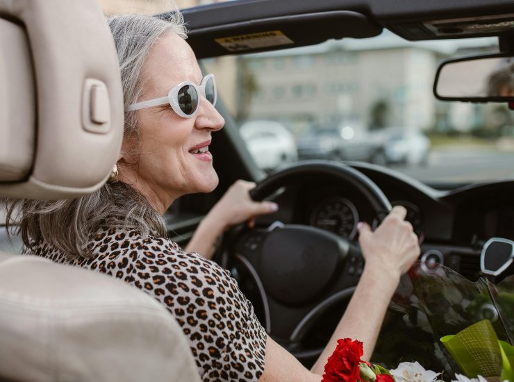 Se vuoi guidare devi mettere fuori la lettera S - fonte Pexels - giornalemotori.it