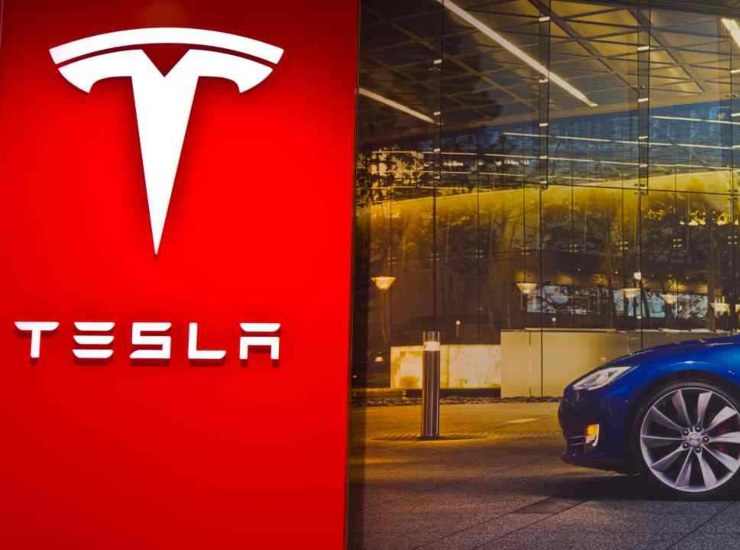 Tesla, l'offerta di lavoro da non perdere - fonte depositphotos.com - giornalemotori.it