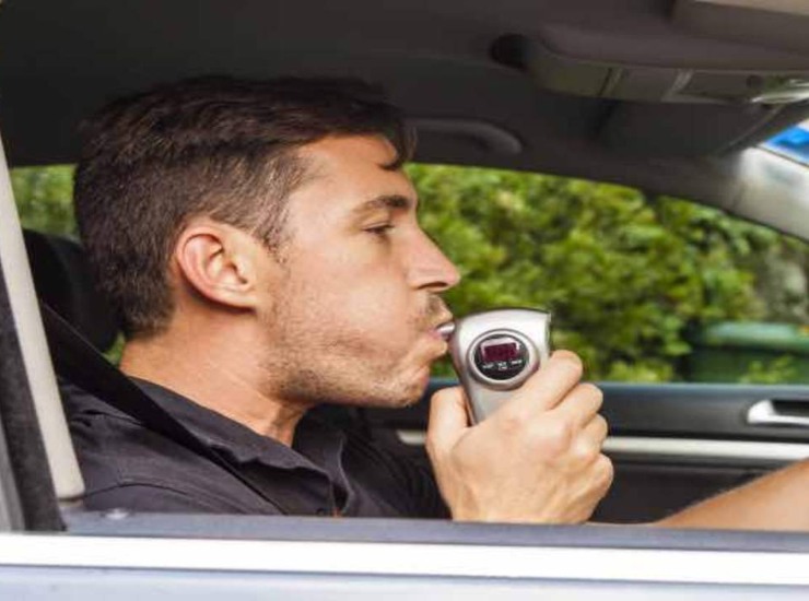 Alcol test e nuovo Codice della strada - fonte depositphotos.com - giornalemotori.it