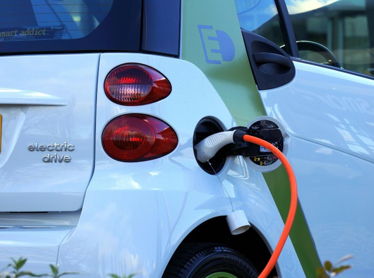 Auto elettriche e esenzione dal bollo auto - fonte Pexels - giornalemotori.it