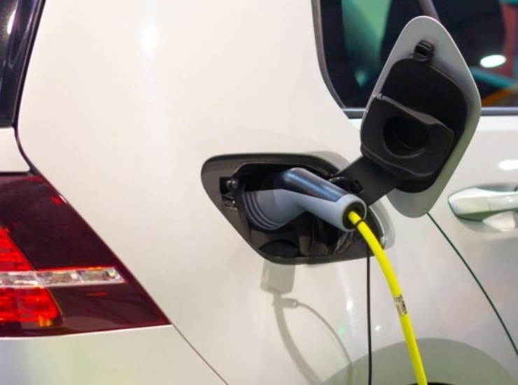 Auto elettriche e esenzioni dal bollo - fonte depositphotos.com - giornalemotori.it