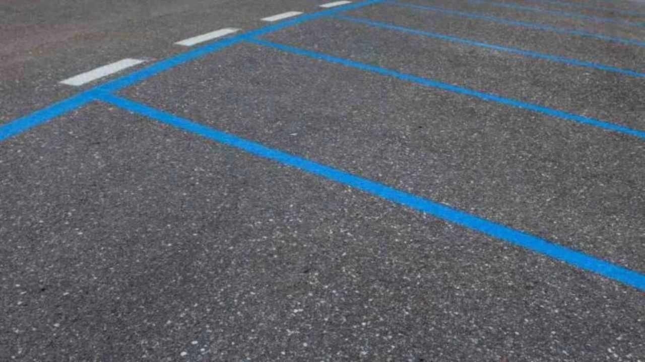 Parcheggi nelle strisce blu - fonte Corporate+ - giornalemotori.it